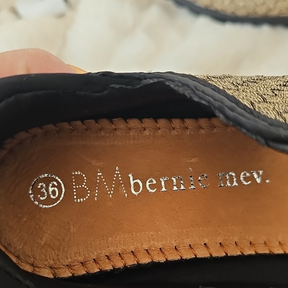bernie mev. Women's Black and Gold Flats - Picture 2 of 9
